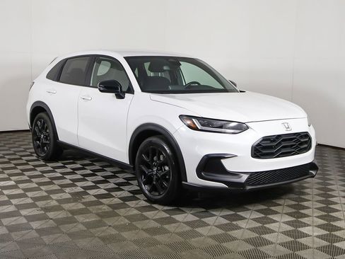 Used 2025 Honda HR-V Sport image 2
