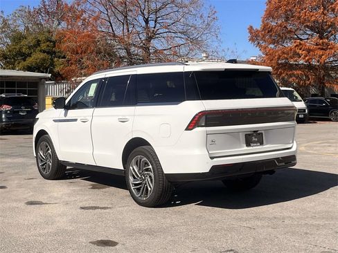 New 2025 Lincoln Navigator Reserve image 3