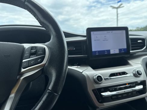 Used 2021 Ford Explorer XLT w/ Equipment Group 202A RWD image 17