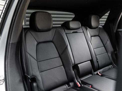 Certified 2025 Porsche Cayenne AWD/4WD image 34