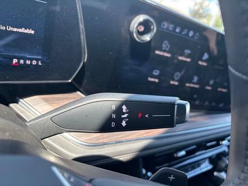 Certified 2025 Chevrolet Suburban Z71 AWD/4WD image 21