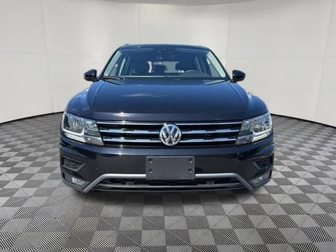 Used 2020 Volkswagen Tiguan SEL image 2