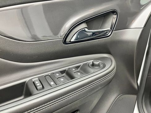 Used 2022 Buick Encore Preferred AWD/4WD image 16