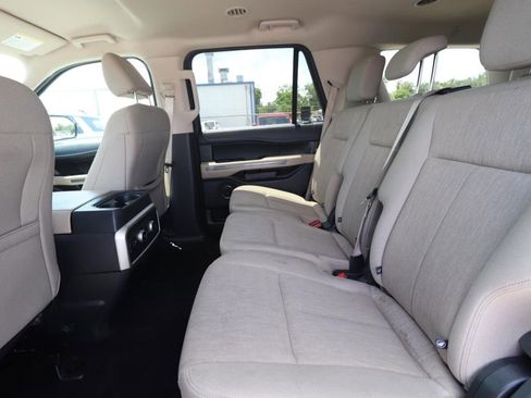Used 2022 Ford Expedition XLT RWD image 4