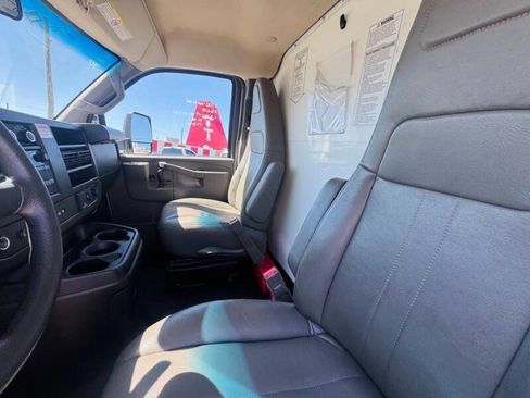 Used 2022 GMC Savana 3500 Extended w/ Power Convenience Package RWD image 12