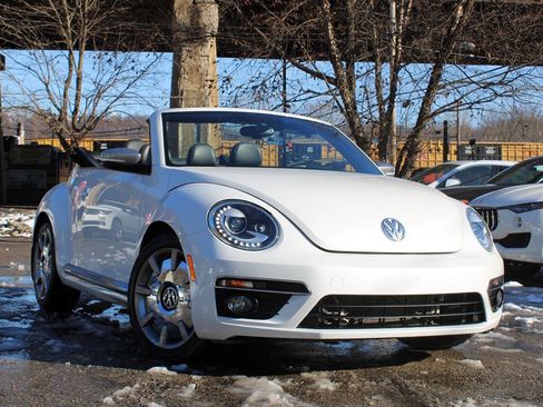 Used 2014 Volkswagen Beetle TDI image 11