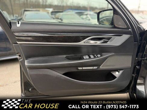 Used 2017 BMW 750i image 14
