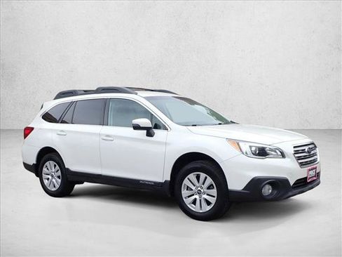 Used 2017 Subaru Outback 2.5i Premium AWD/4WD image 6
