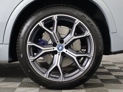 Used 2025 BMW X5 xDrive50e w/ M Sport Package image 15