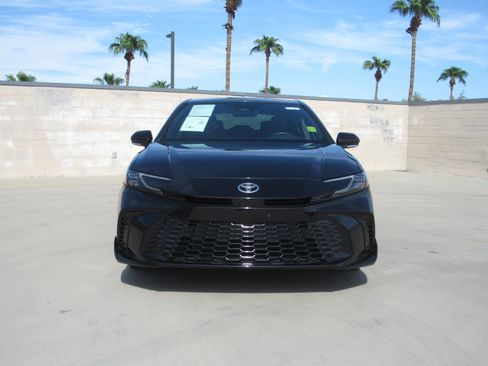 Used 2025 Toyota Camry XSE FWD image 3