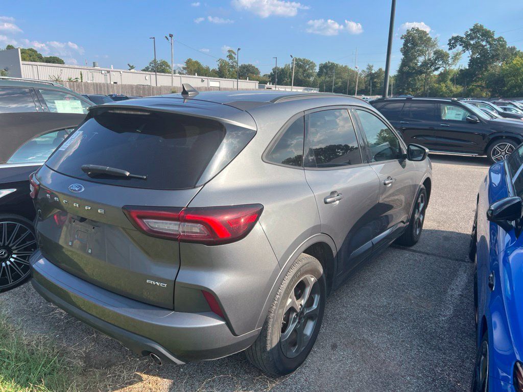Used 2023 Ford Escape ST-Line AWD/4WD image 4