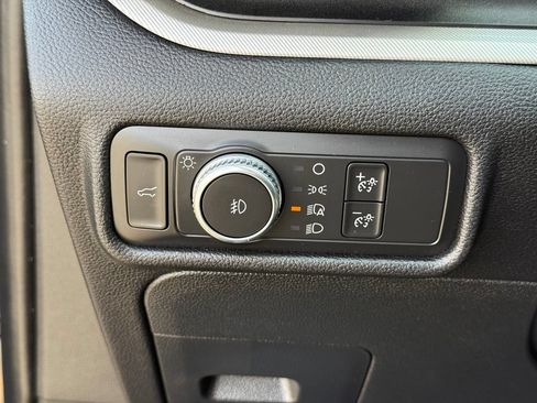 Used 2020 Ford Explorer XLT w/ Equipment Group 202A AWD/4WD image 22