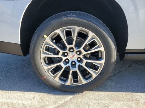 New 2026 GMC Yukon XL Denali w/ Denali Reserve Package AWD/4WD image 6