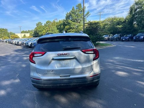 Used 2022 GMC Terrain SLE w/ Driver Convenience Package FWD image 5