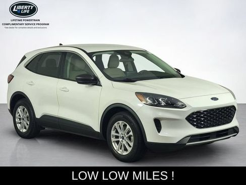 Used 2022 Ford Escape SE w/ Cold Weather Package FWD image 2