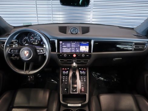 Certified 2025 Porsche Macan AWD/4WD image 13