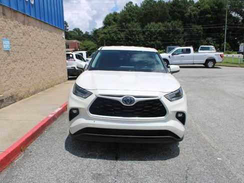 Used 2021 Toyota Highlander LE AWD/4WD image 2