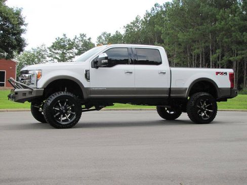 Used 2019 Ford F250 King Ranch w/ King Ranch Ultimate Package AWD/4WD image 3