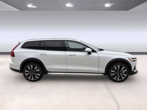 New 2026 Volvo V60 B5 Cross Country Ultra w/ Climate Package image 8