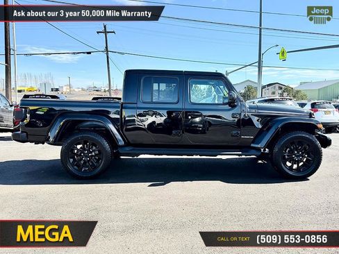 Used 2021 Jeep Gladiator High Altitude AWD/4WD image 13