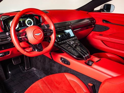 Used 2025 Aston Martin V8 Vantage Coupe RWD image 23