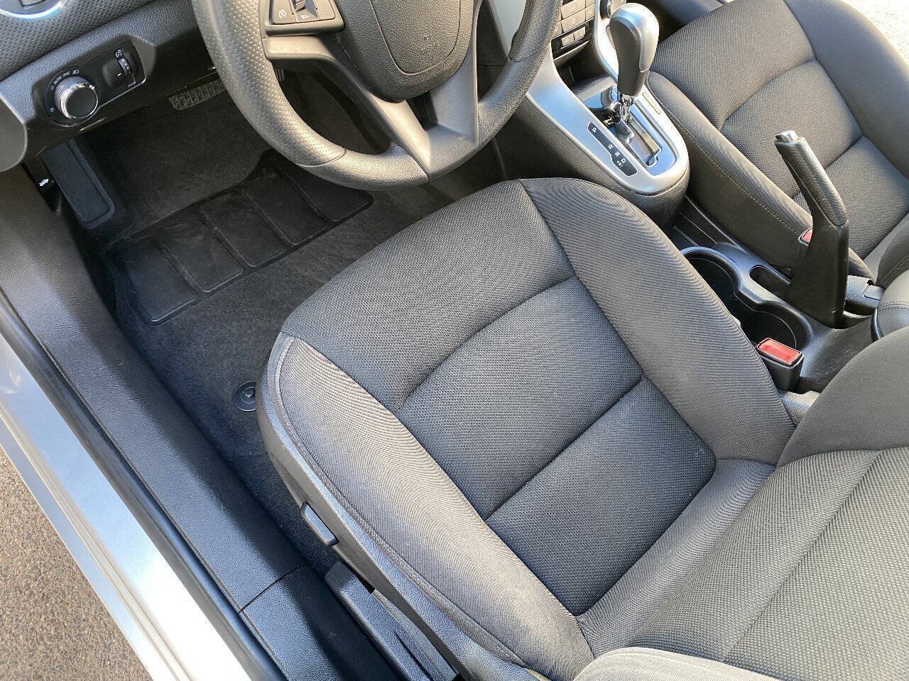 Used 2016 Chevrolet Cruze LT FWD image 24