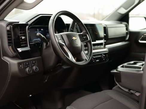 Used 2023 Chevrolet Silverado 1500 LT image 9