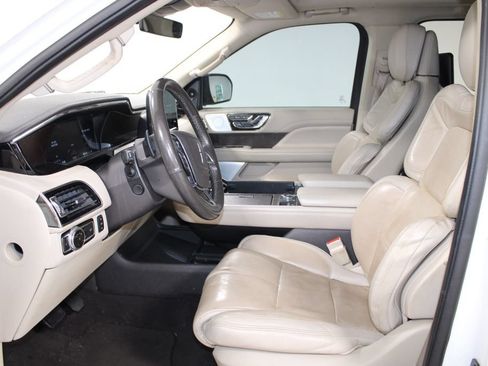 Used 2020 Lincoln Navigator L Reserve w/ Luxury Package AWD/4WD image 19