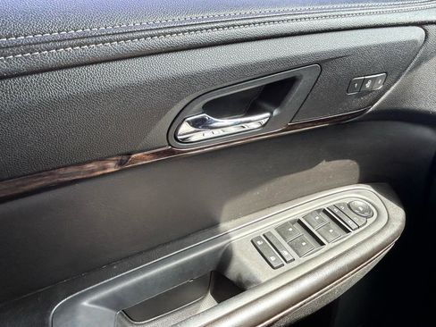 Used 2013 GMC Acadia Denali FWD image 30