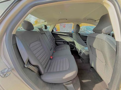 Used 2019 Ford Fusion SE image 18