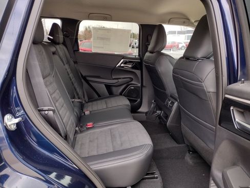 New 2025 Mitsubishi Outlander SE image 10