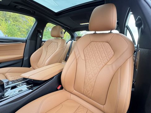 Certified 2023 BMW 530e xDrive w/ Premium Package image 21