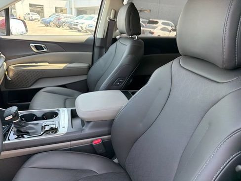 New 2026 Kia Carnival EX FWD image 17