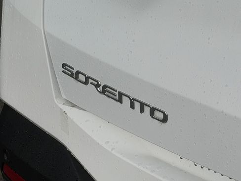 Used 2024 Kia Sorento S w/ Panoramic Sunroof Package AWD/4WD image 35