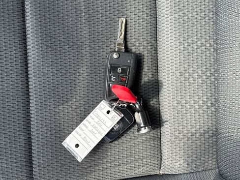 Used 2016 Volkswagen Golf S FWD image 29