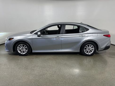 Used 2025 Toyota Camry LE FWD image 6