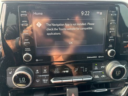 Used 2021 Toyota Highlander XLE FWD image 26