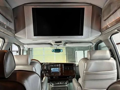 Used 2006 Chevrolet Express 1500 w/ Preferred Equipment Group RWD image 16