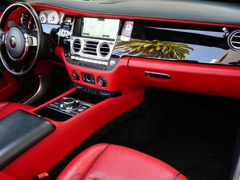 Used 2018 Rolls-Royce Dawn RWD image 13