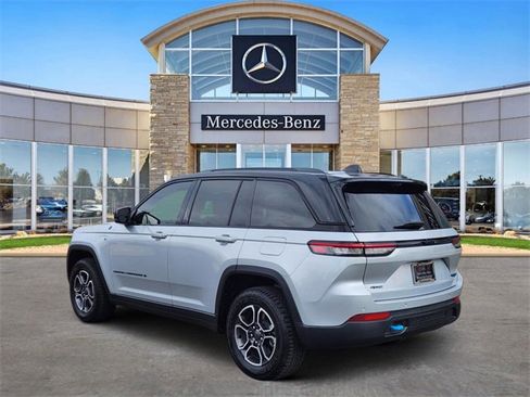 Used 2022 Jeep Grand Cherokee Trailhawk w/ Luxury Tech Group III image 3