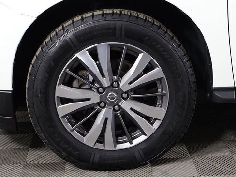 Used 2020 Nissan Pathfinder SV image 19