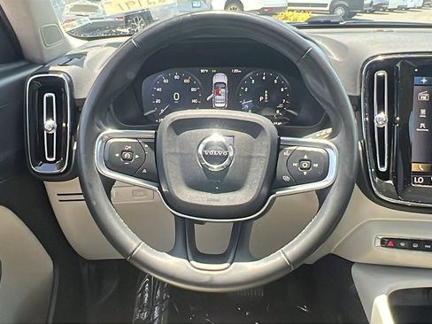 Used 2022 Volvo XC40 T4 Inscription w/ Advanced Package image 24