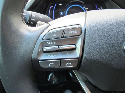 Used 2021 Hyundai Ioniq SE image 32