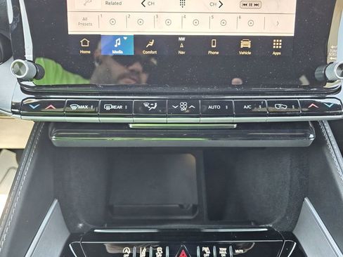 New 2025 Jeep Wagoneer Series II w/ Premium Group I image 16