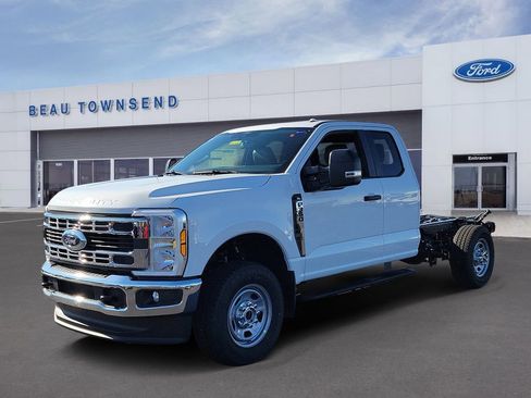New 2026 Ford F350 XL w/ XL Chrome Package image 2