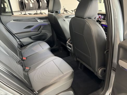 Used 2025 Volkswagen Tiguan SE R-Line image 31