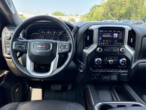 Used 2022 GMC Sierra 1500 SLT w/ SLT Premium Plus Package AWD/4WD image 18