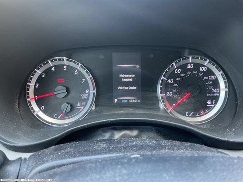 Used 2022 Toyota Highlander LE FWD image 12