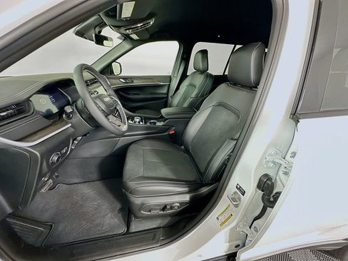 New 2026 Jeep Grand Cherokee Altitude AWD/4WD image 28