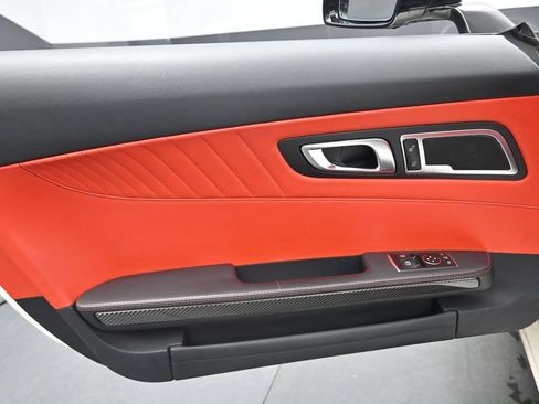 Used 2018 Mercedes-Benz AMG GT Roadster image 23